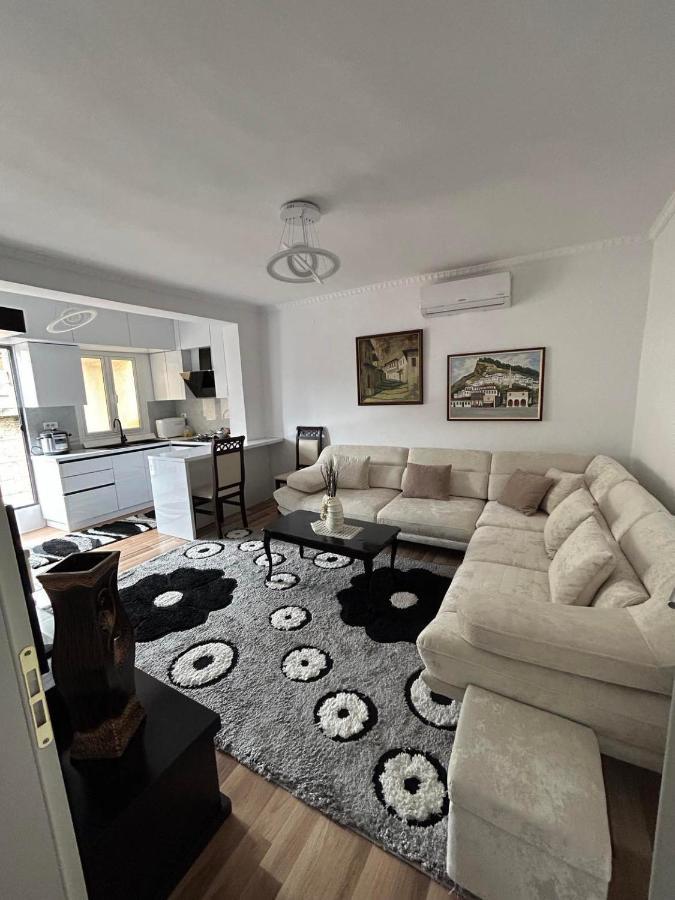 Flat In Berat'S Center Exterior foto