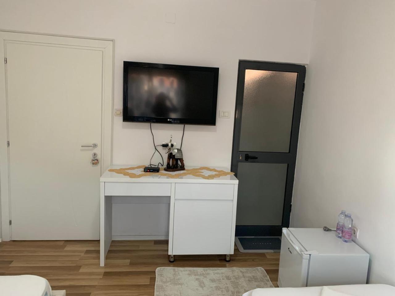 Flat In Berat'S Center Exterior foto