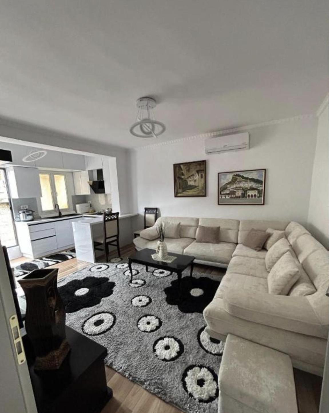 Flat In Berat'S Center Exterior foto