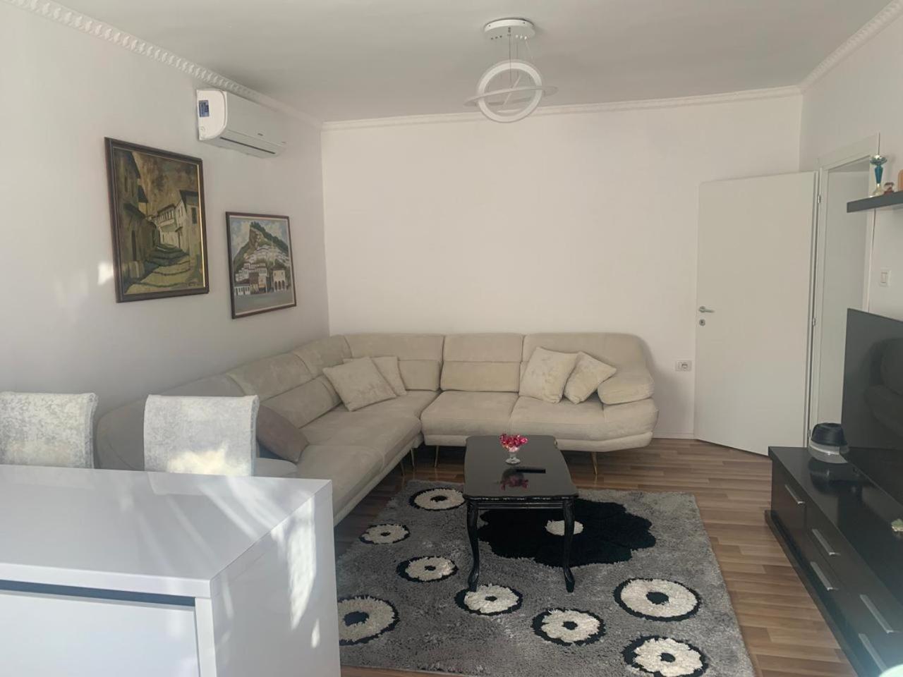 Flat In Berat'S Center Exterior foto