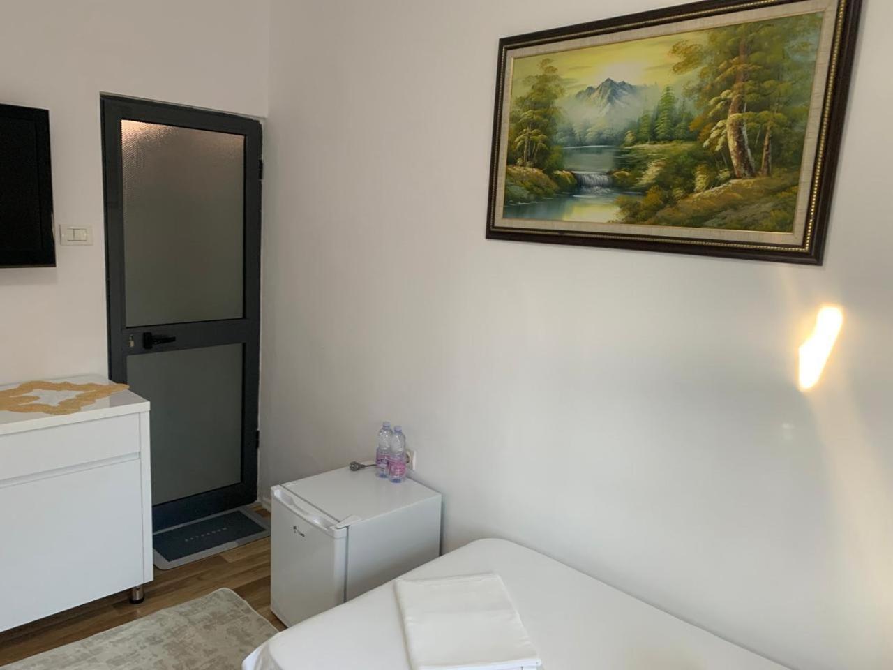 Flat In Berat'S Center Exterior foto