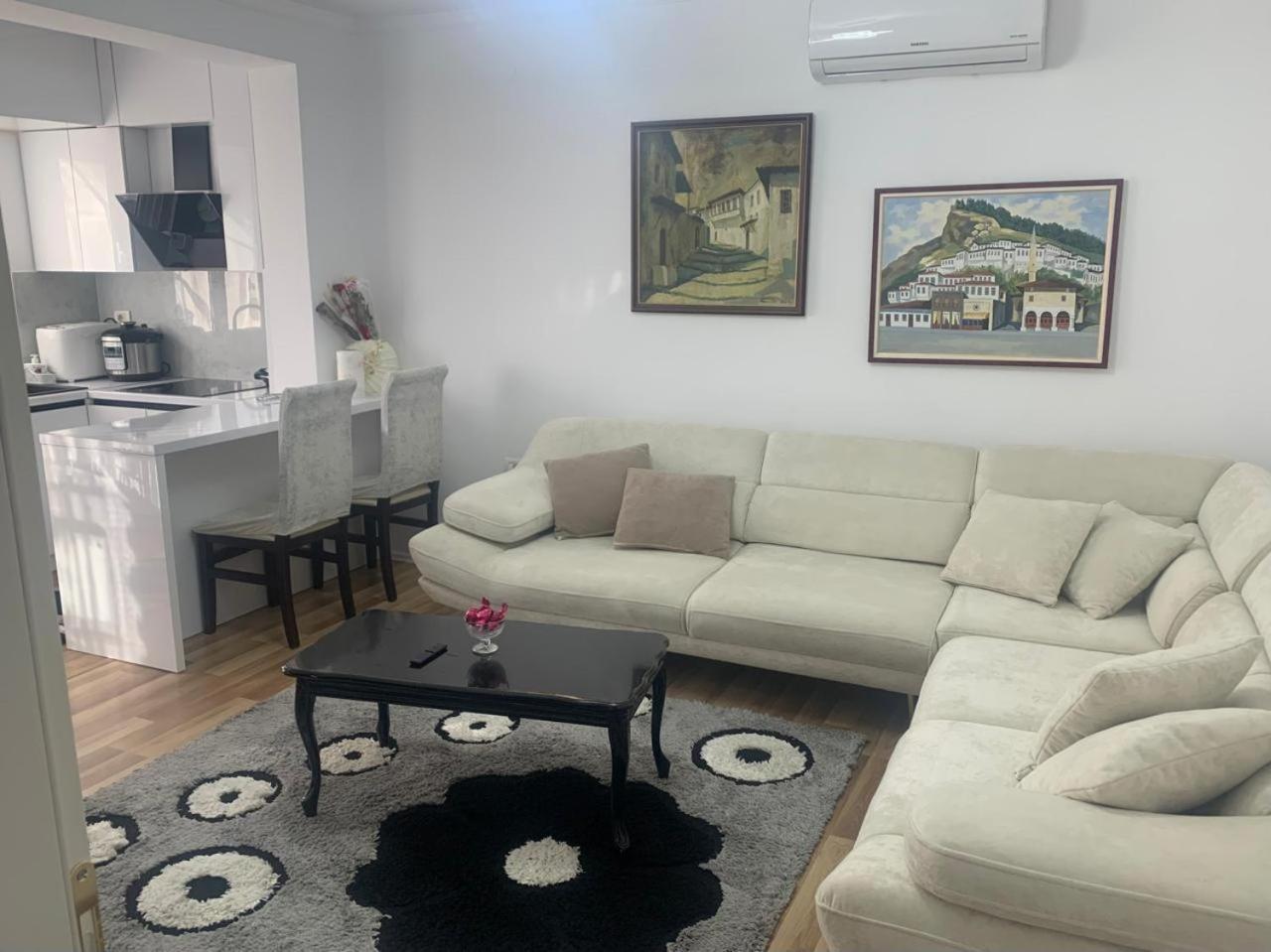 Flat In Berat'S Center Exterior foto
