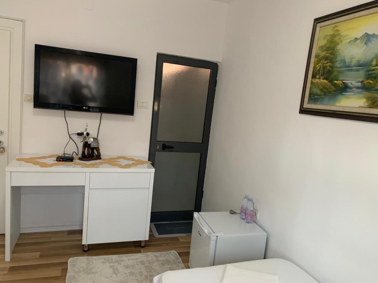 Flat In Berat'S Center Exterior foto