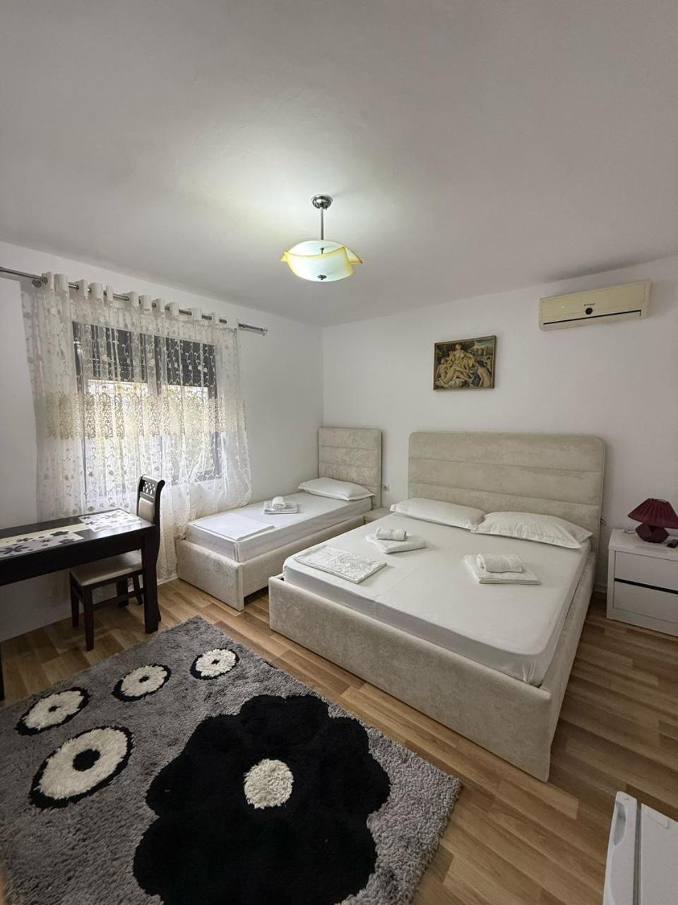 Flat In Berat'S Center Exterior foto