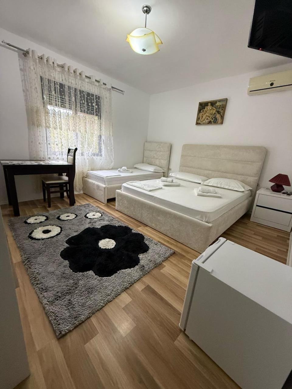 Flat In Berat'S Center Exterior foto